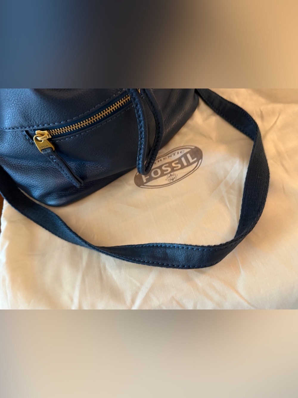 Fossil Navy Leather Drawstring Bucket Shoulder Bag - Picture 4 of 14